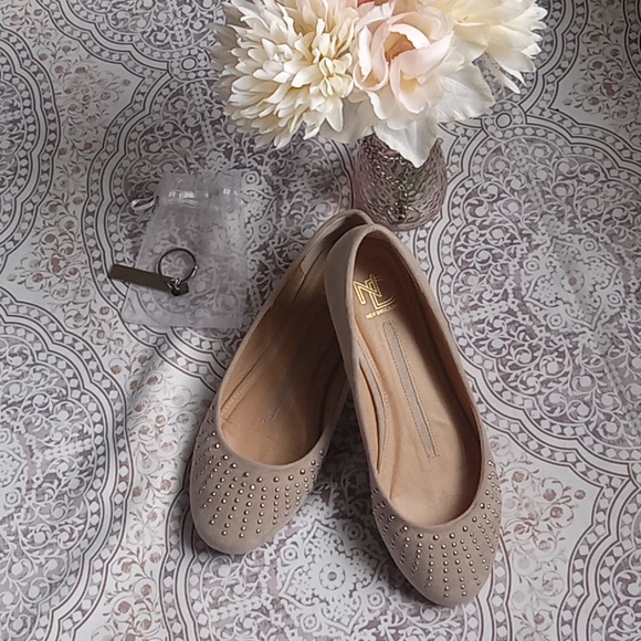 NWOT New Directions studded flats - Picture 14 of 15